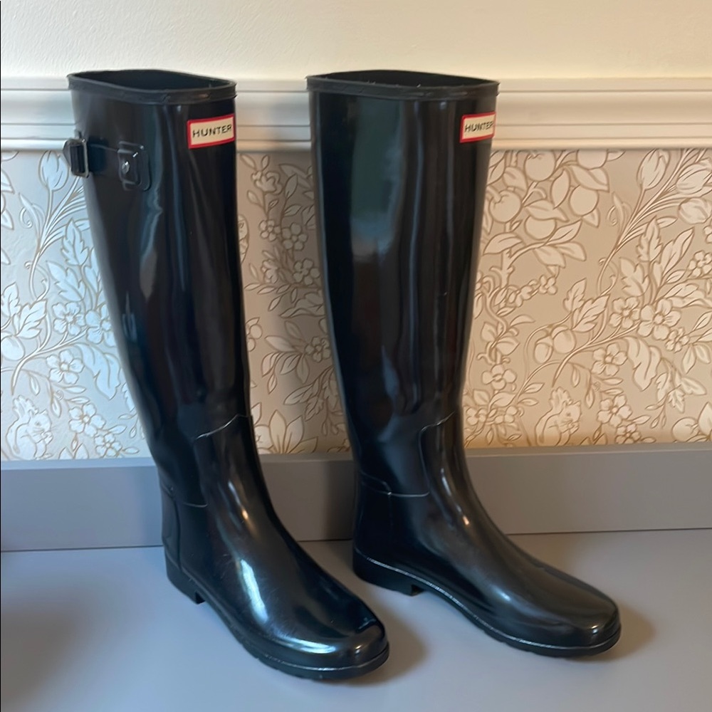 Hunter Black Tall Rain Boots Size 8 Hardly Worn!